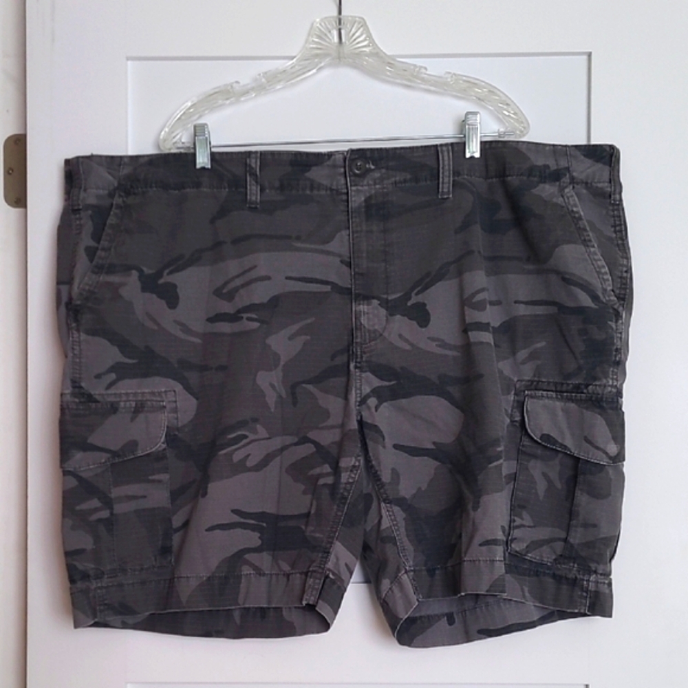 Sonoma Gray Camo Cargo Shorts Men’s Size 50 Casual Summer Utility Shorts